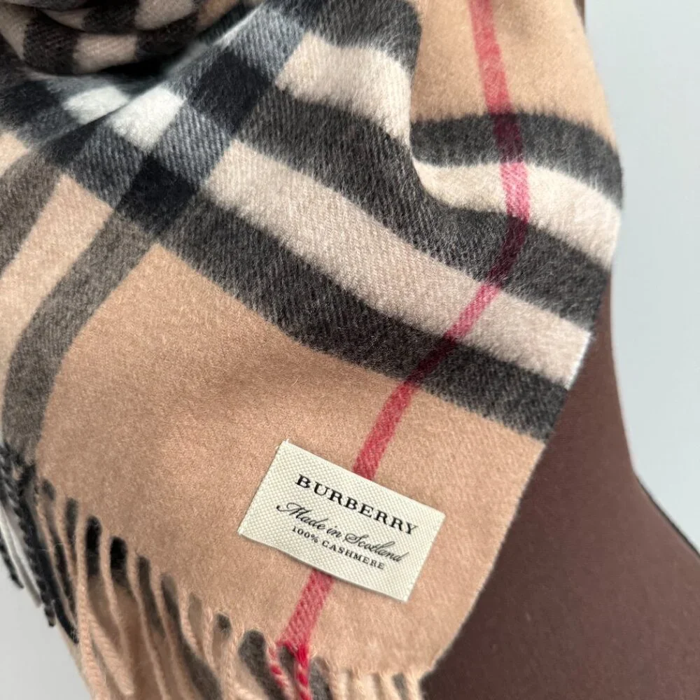 NWT Unisex Burberry Iconic Cashmere Scarf - Picture 5 of 13